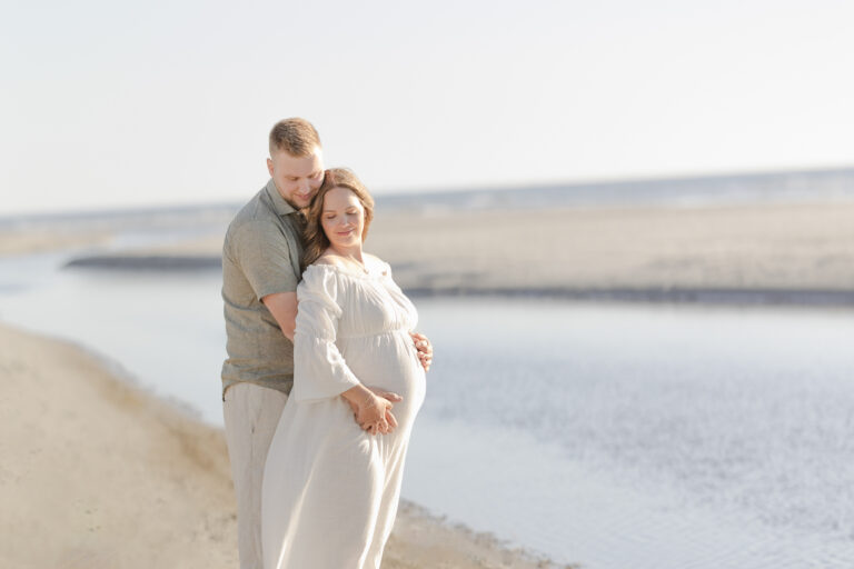 Graviditetsfotosession på stranden i Danmark (Esbjerg, Varde & Ringkøbing Skjern Kommune)
